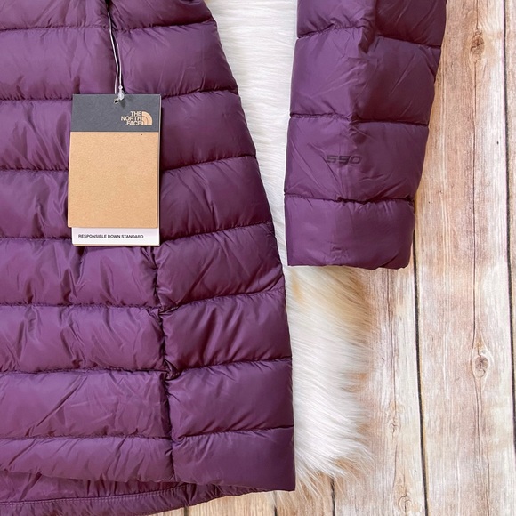 The North Face Women’s Transverse Belted Parka In Blackberry Wine - Picture 4 of 10